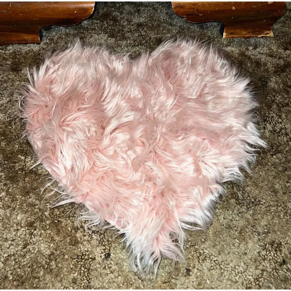 Pretty Pink Heart Shaped Red Bath Rug Valentine Love Mat Desk Decor Fur Soft Fun
